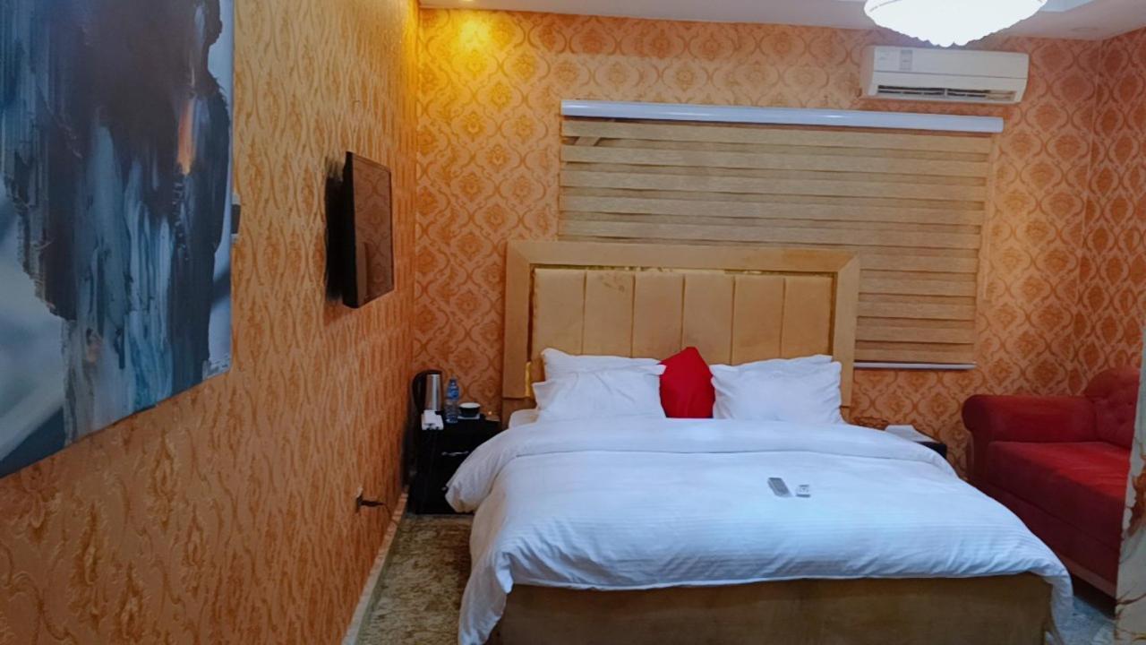 Nuit De Paris Hotel Abuja Exterior foto